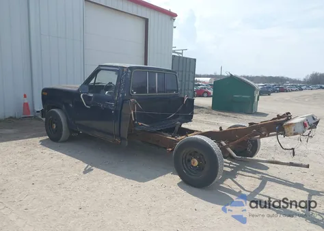 1983 Ford F100 z USA, uszkodzony, nr VIN 2FTCF10F6DCA65942